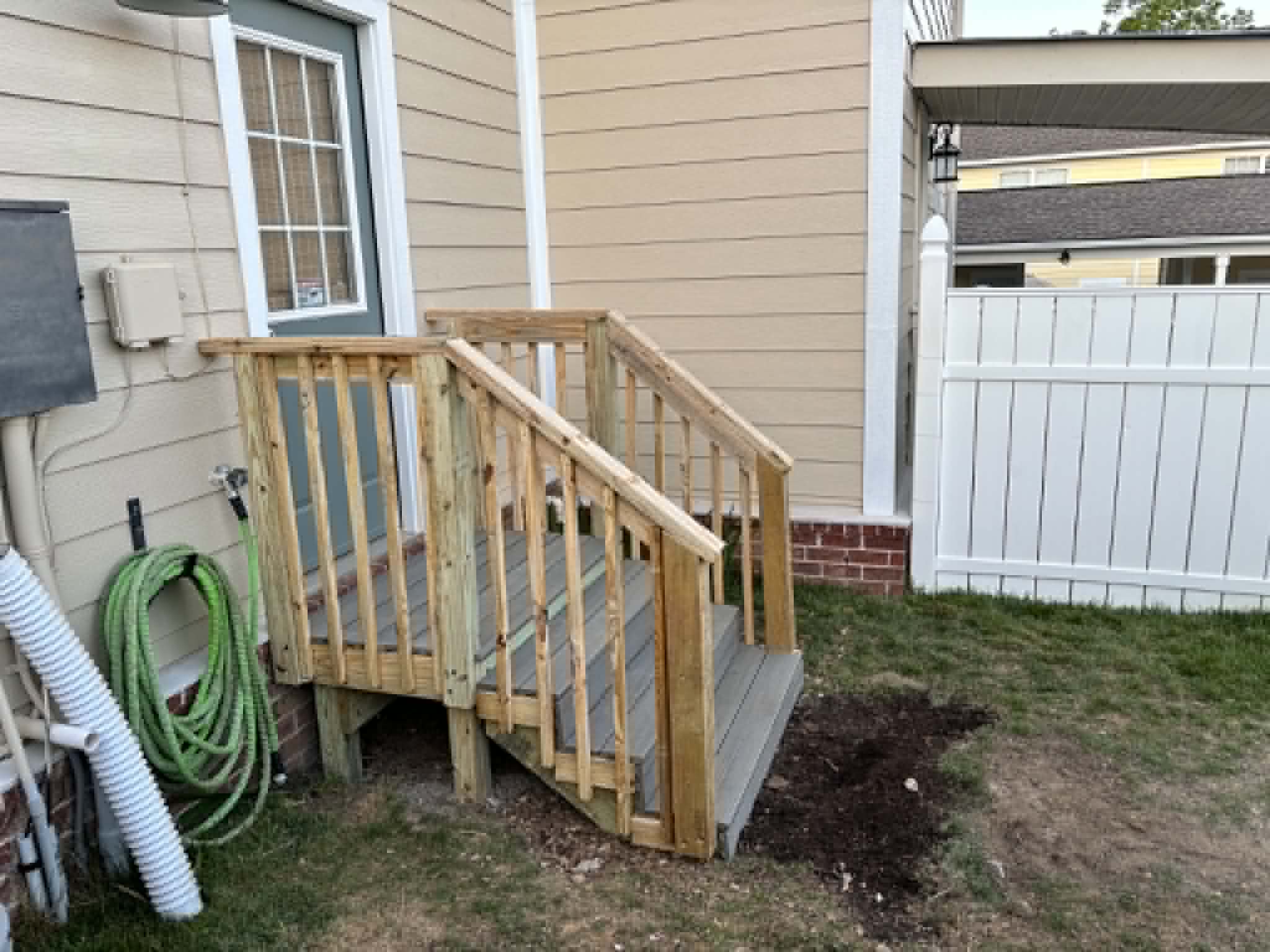 Deck with entry steps in Middle Tennessee