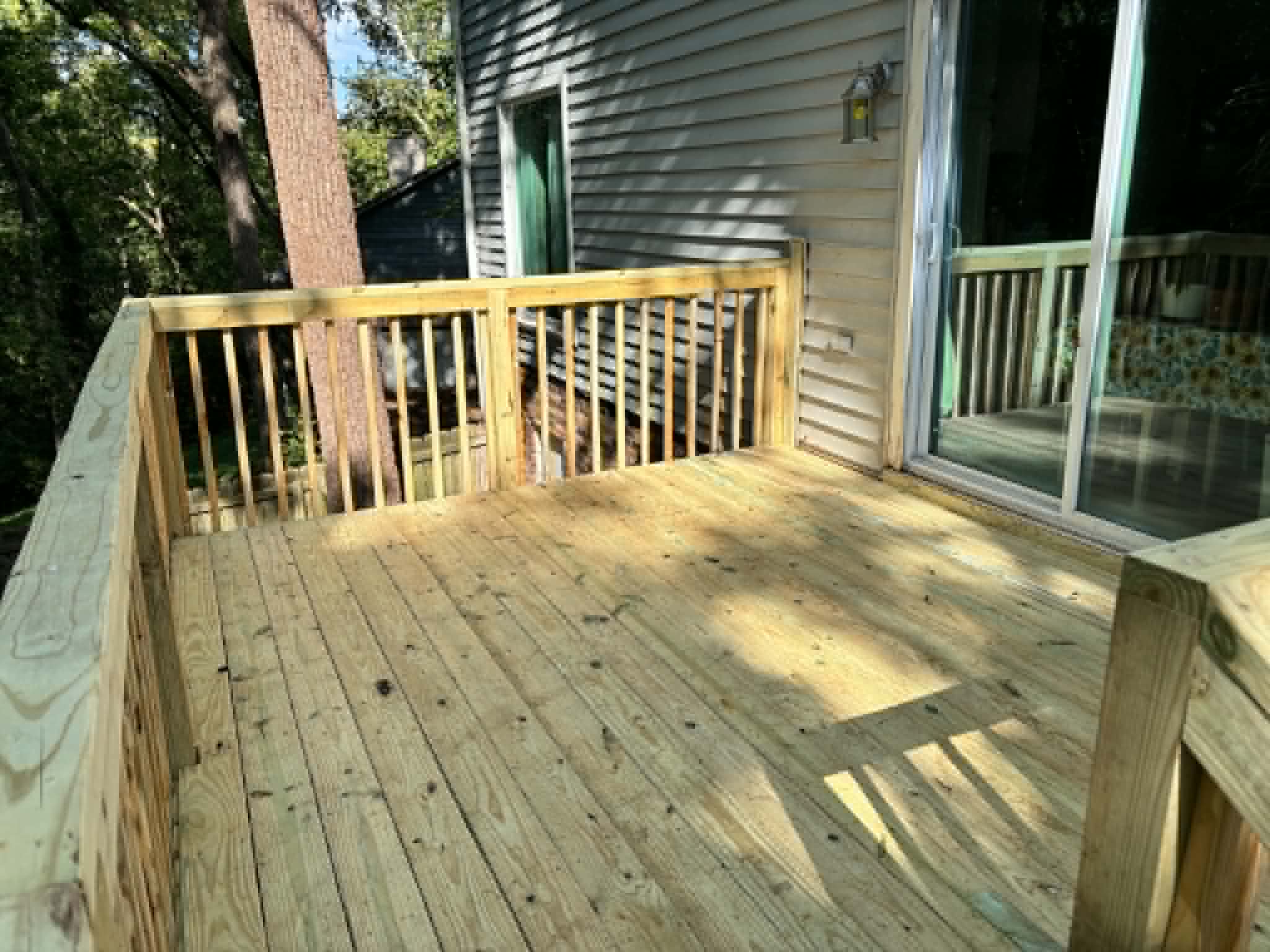 Wood deck with exterior steps in Middle Tennessee